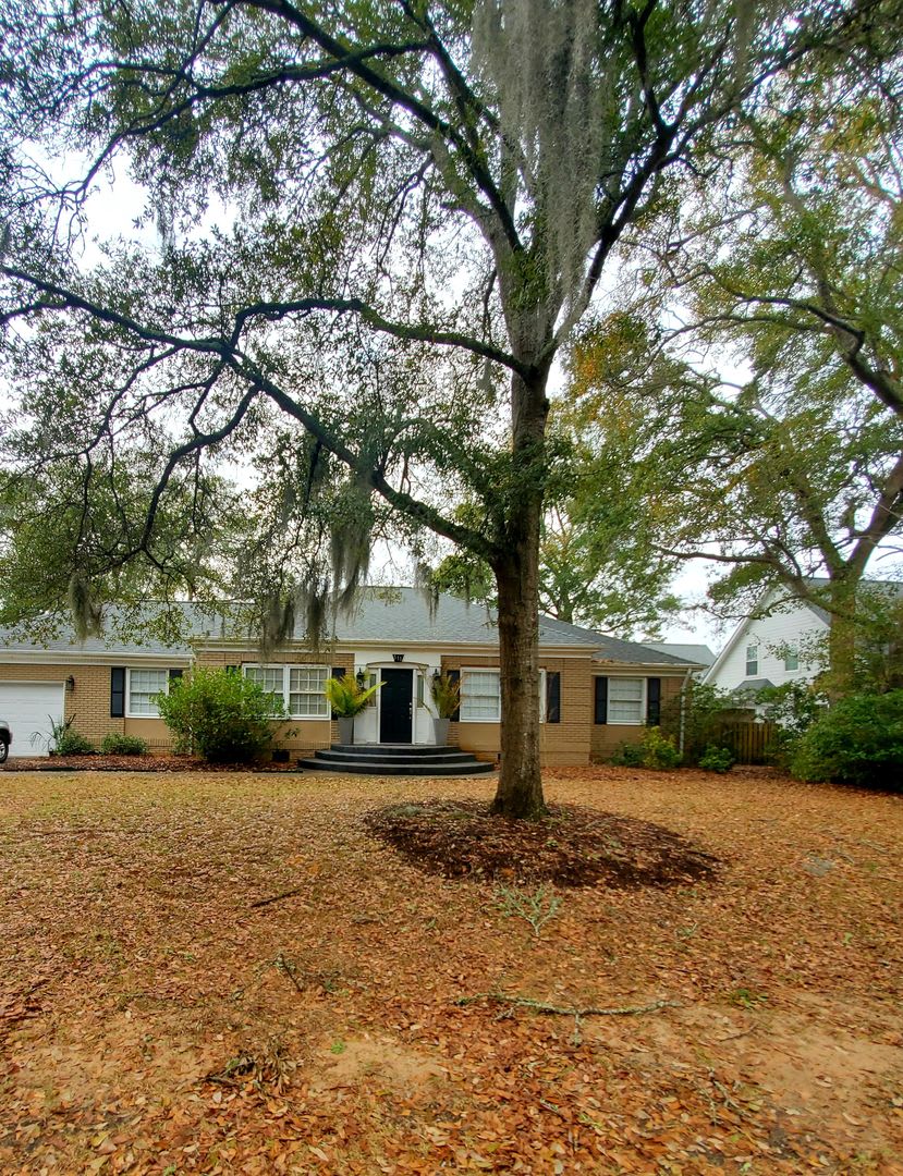 Desireable Home in Surfside Beach just blocks from the ocean – photo 1 of 23