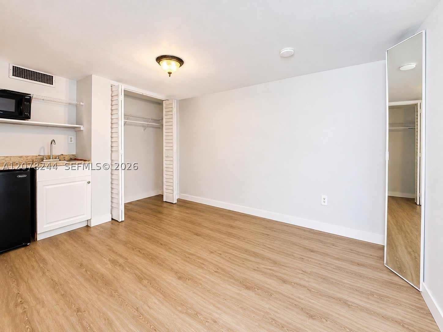 19100 Bobolink Dr – photo 1 of 3