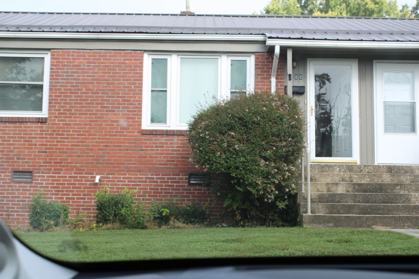 Renovated Sapphire Manor Condo – photo 1 of 9