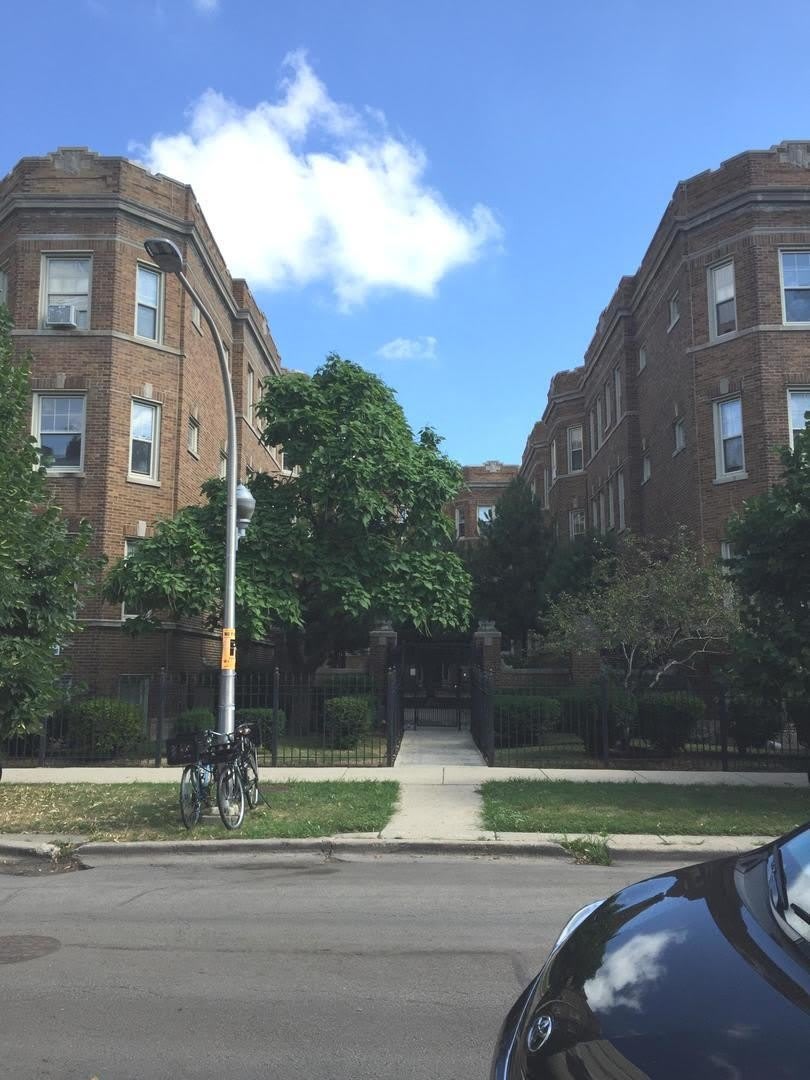 828 W Sunnyside Avenue – photo 1
