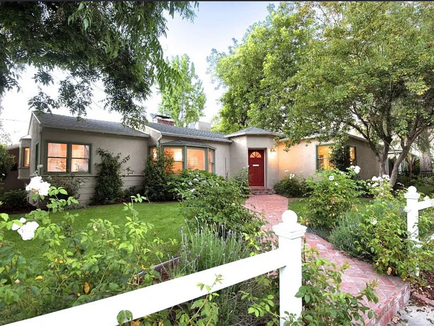 HUGE 3B/2Ba house for rent in Studio City!! – photo 1