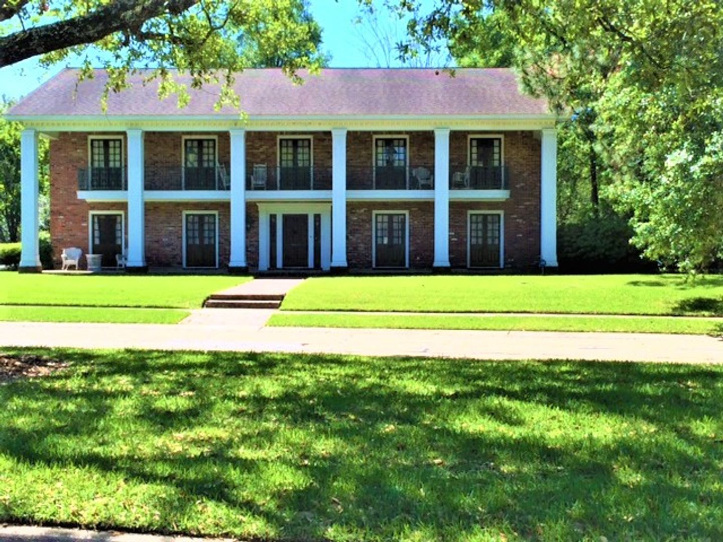 Great home at entrance of Bocage Jefferson Place Subdivision – photo 1