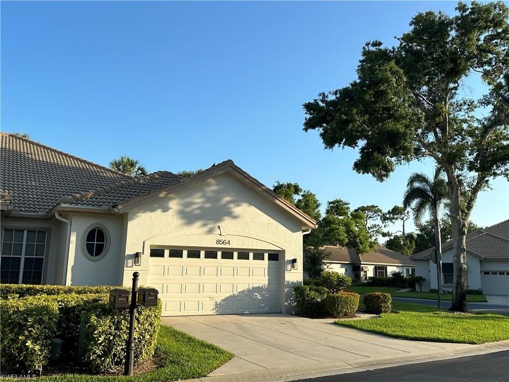 8564 Fairway Bend – photo 1