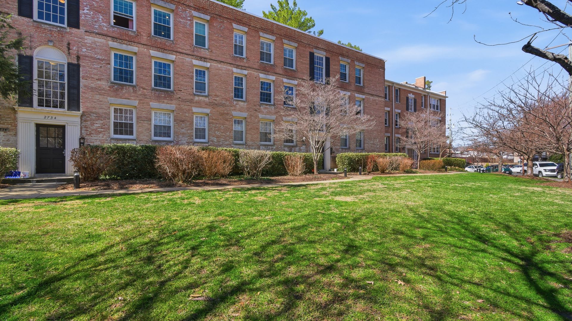 Top Floor Ordway Gardens One Bedroom-Fully Furnished, One Parking Space, & More! – photo 1