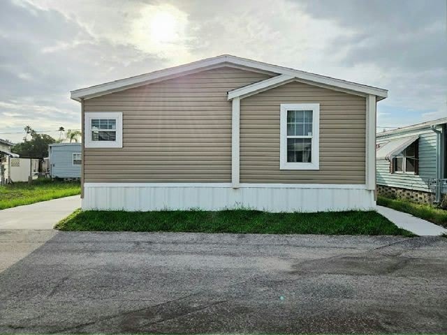 7400 46th Ave N – photo 1 of 6