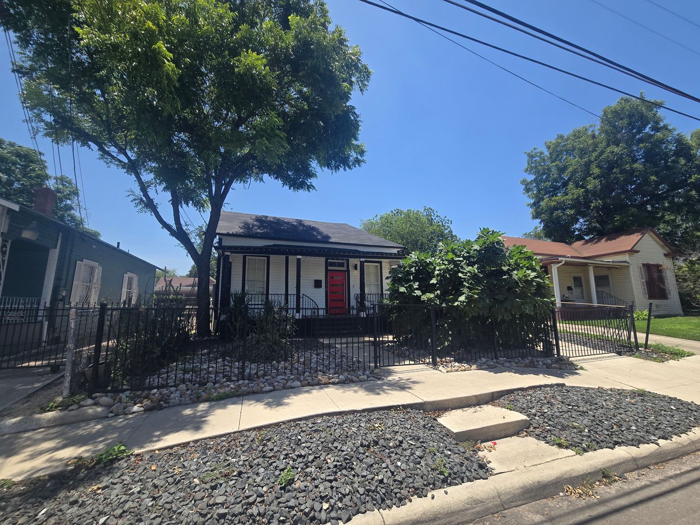 Beautiful Renovated Historical Home by Downtown SA! – photo 1