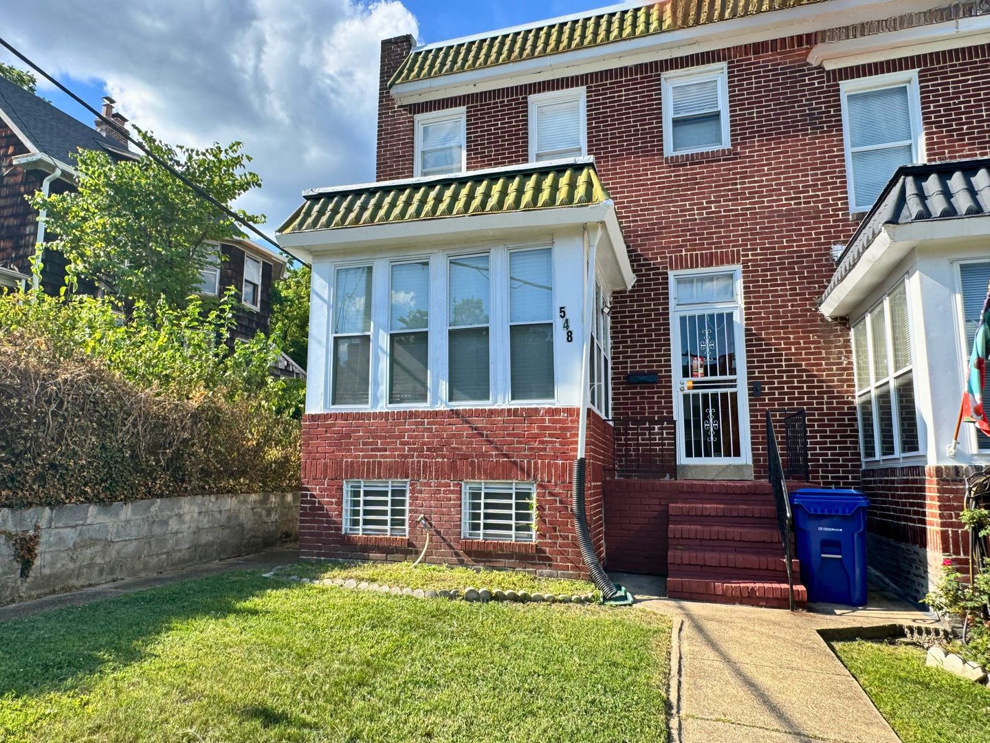 Charming and Spacious 4BR, 2BA Townhouse – photo 1