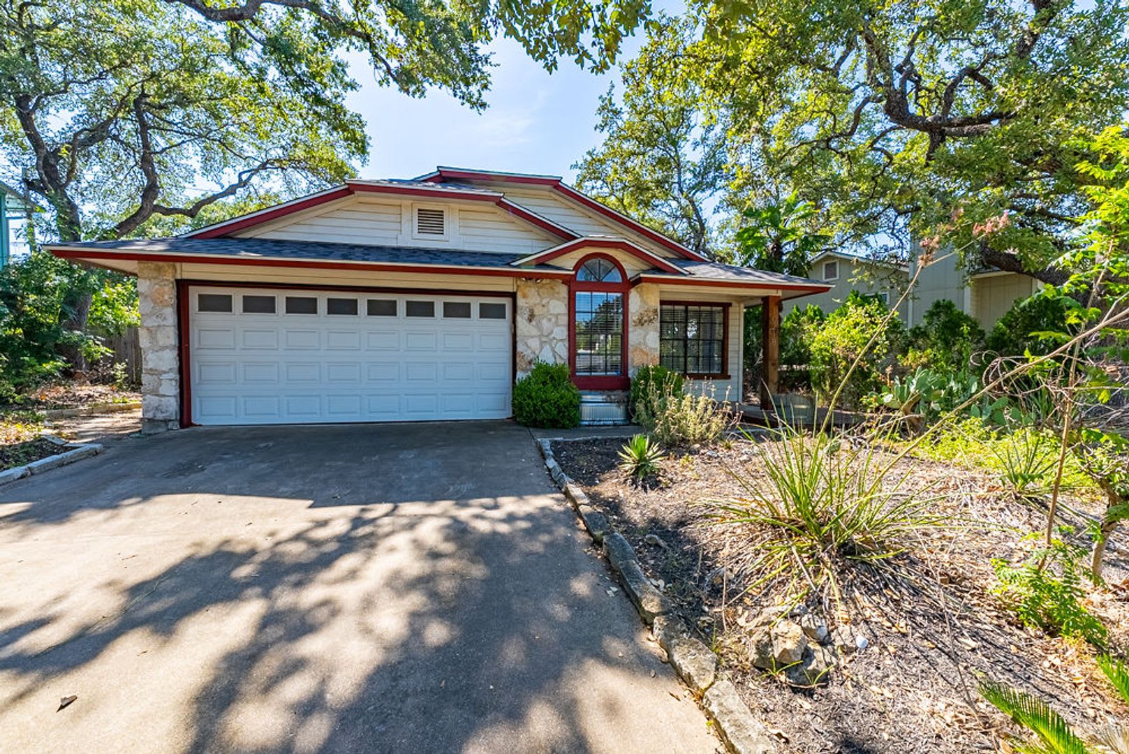Luxury Meets Comfort Your Dream Single Family Home With Modern Design And Effortless Elegance Awaits – photo 1