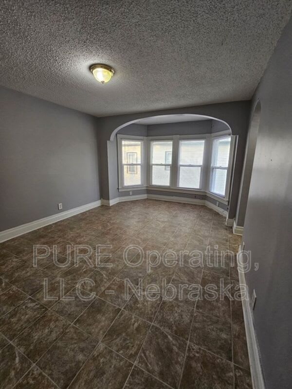 810 E Erie St – photo 1 of 15