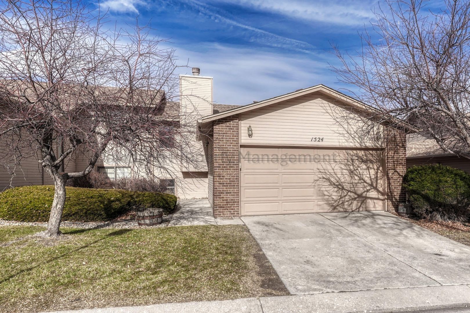 Inviting 3 Bedroom Townhouse on the West Side of Colorado Springs – photo 1