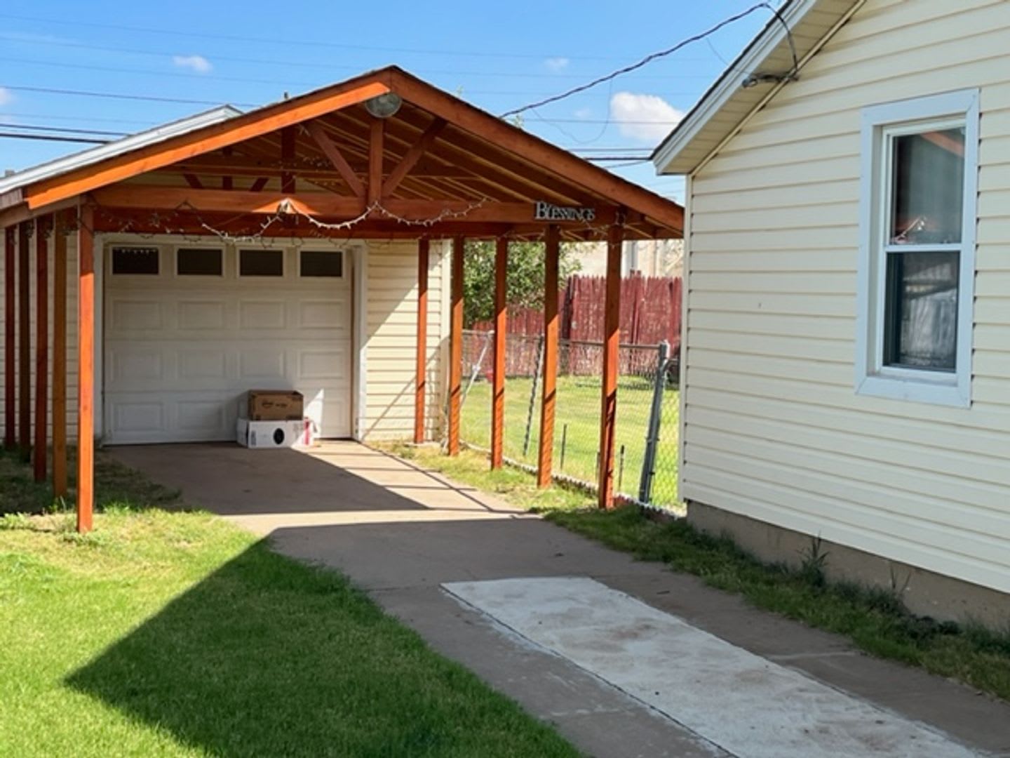 3411 NE 22nd – photo 1