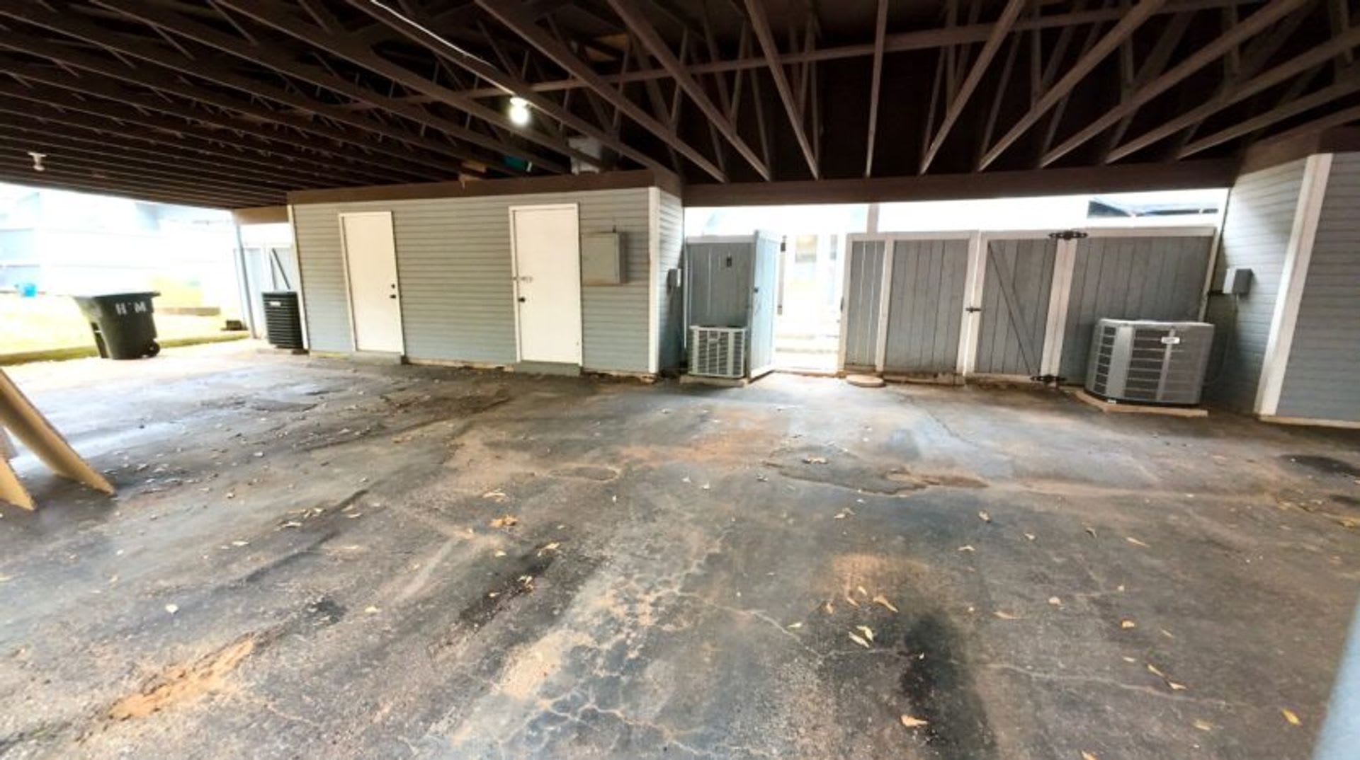 2/2 Condo with Covered Parking – photo 1