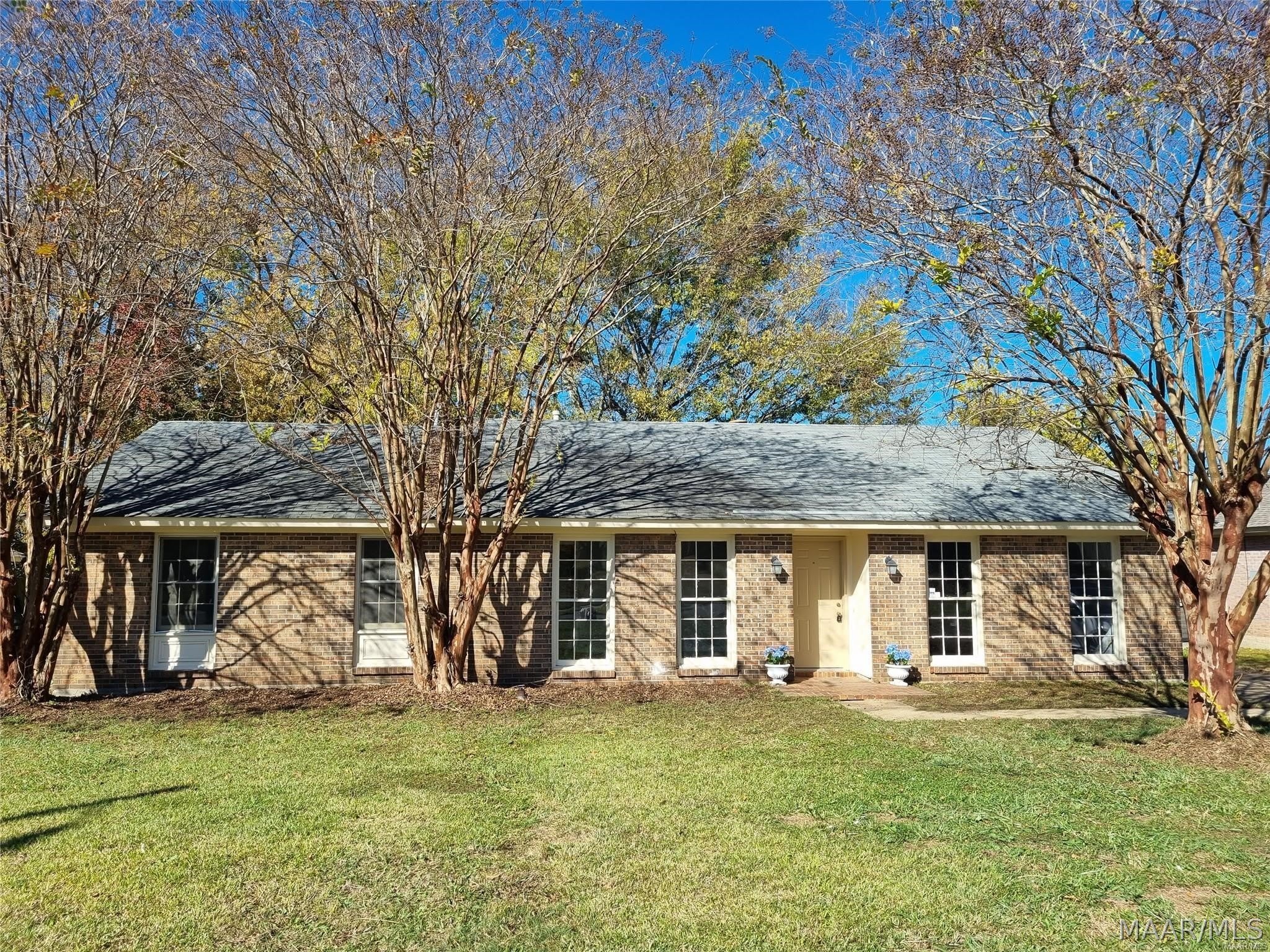 2044 EDINBURGH Drive – photo 1