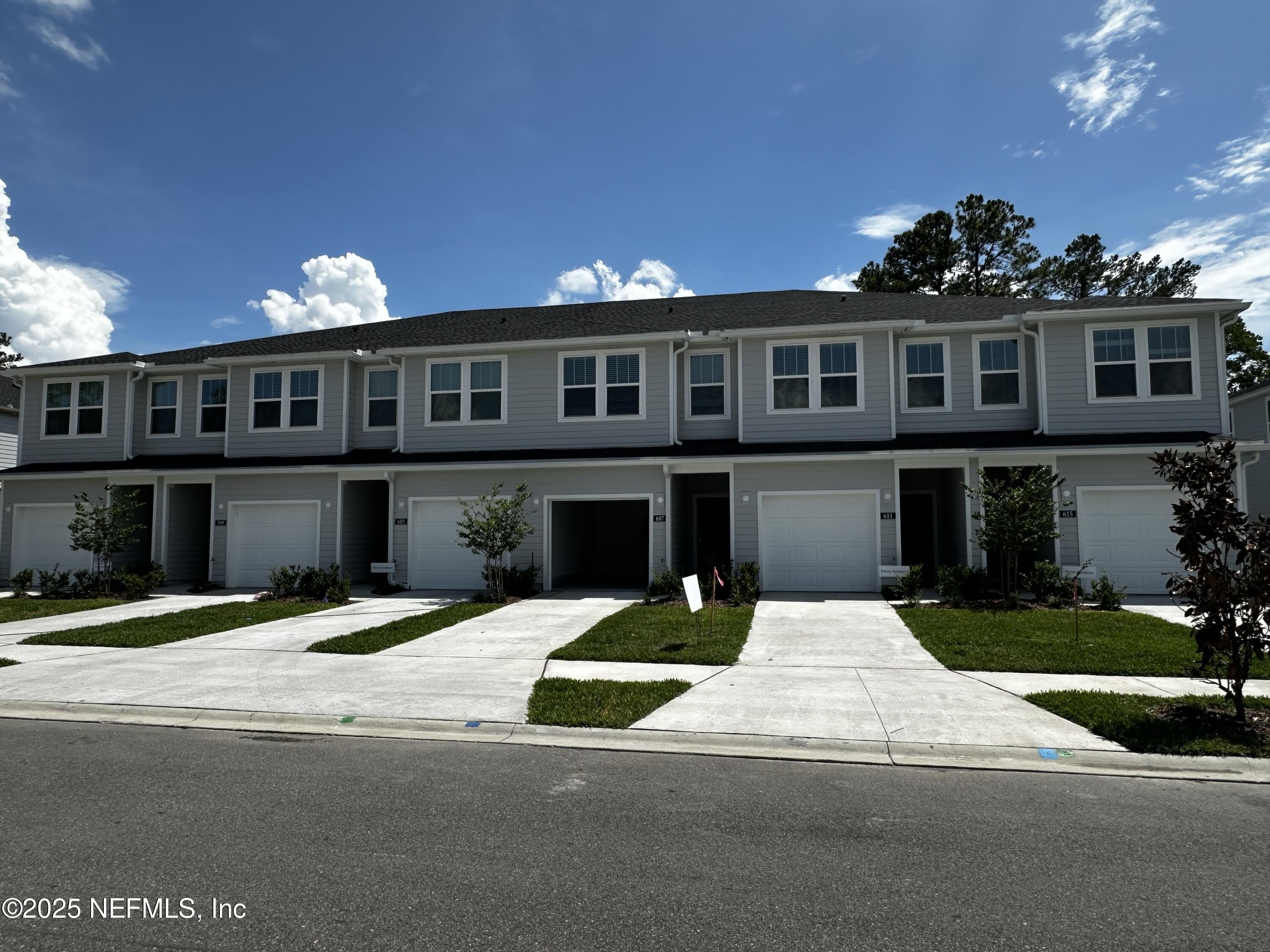 611 HOLLY LAKES Drive – photo 1 of 38