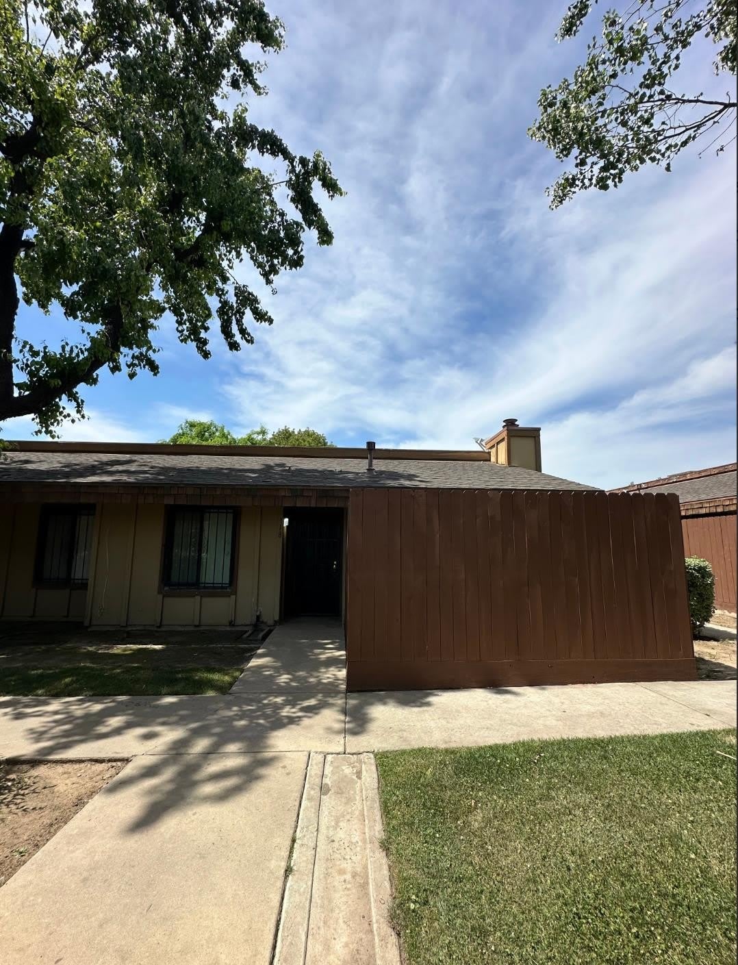 5181 E Olive Avenue – photo 1 of 8