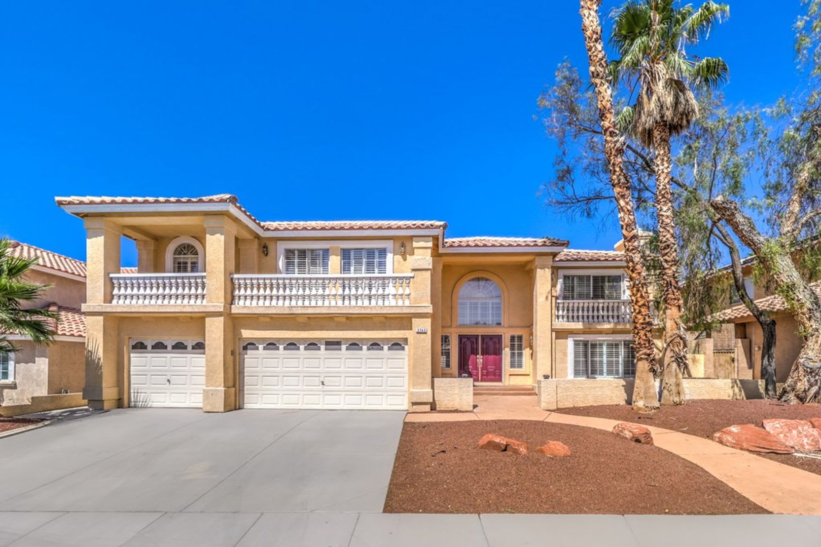Stunning 7 Bedroom Home With Pool And Spa In Prime Las Vegas Location – photo 1