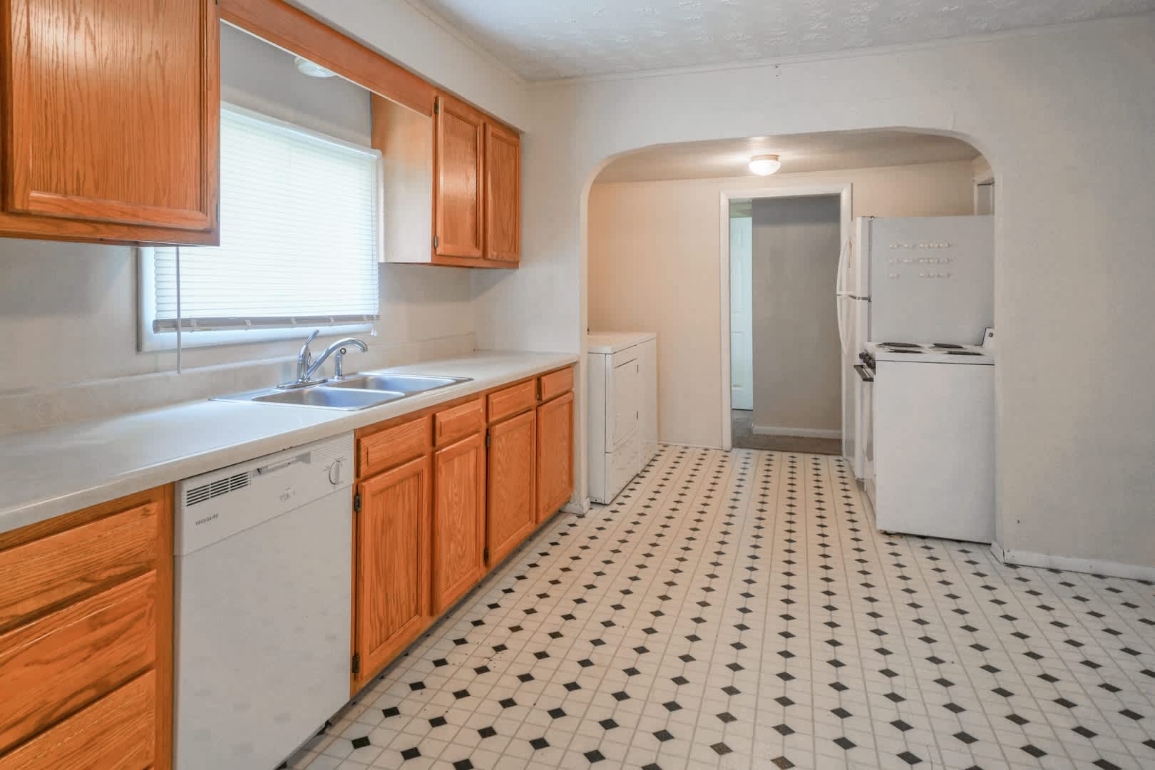 Great 3 Bedroom, 2 Bath – photo 1