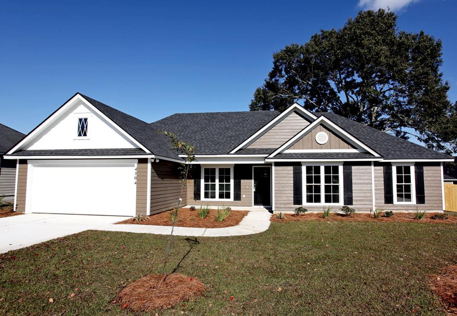 Stunning 4-Bedroom Home with Modern Amenities in Valdosta's Northlake Subdivision – photo 1