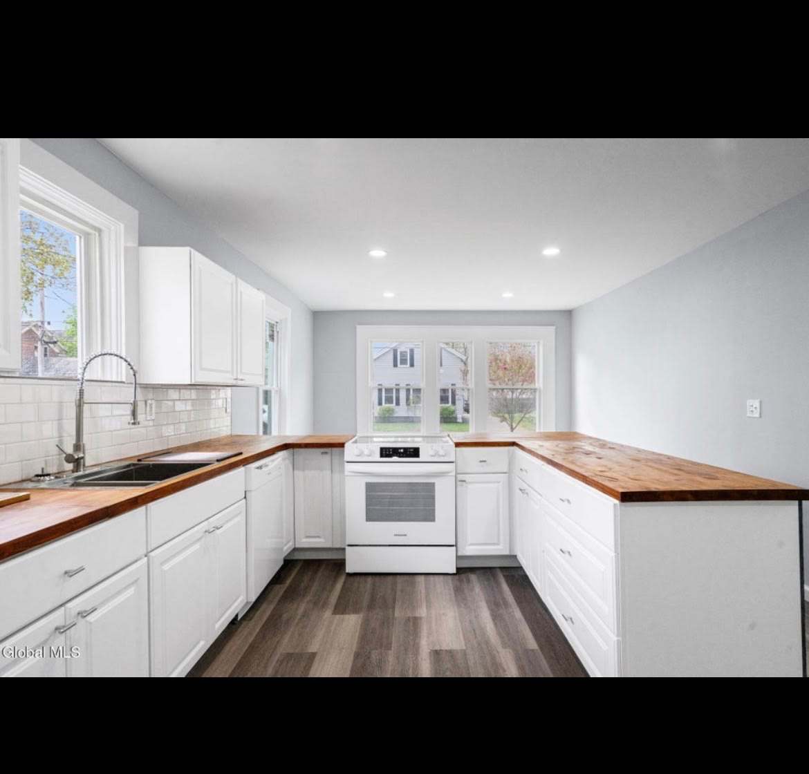 27 W Notre Dame St – photo 1 of 12