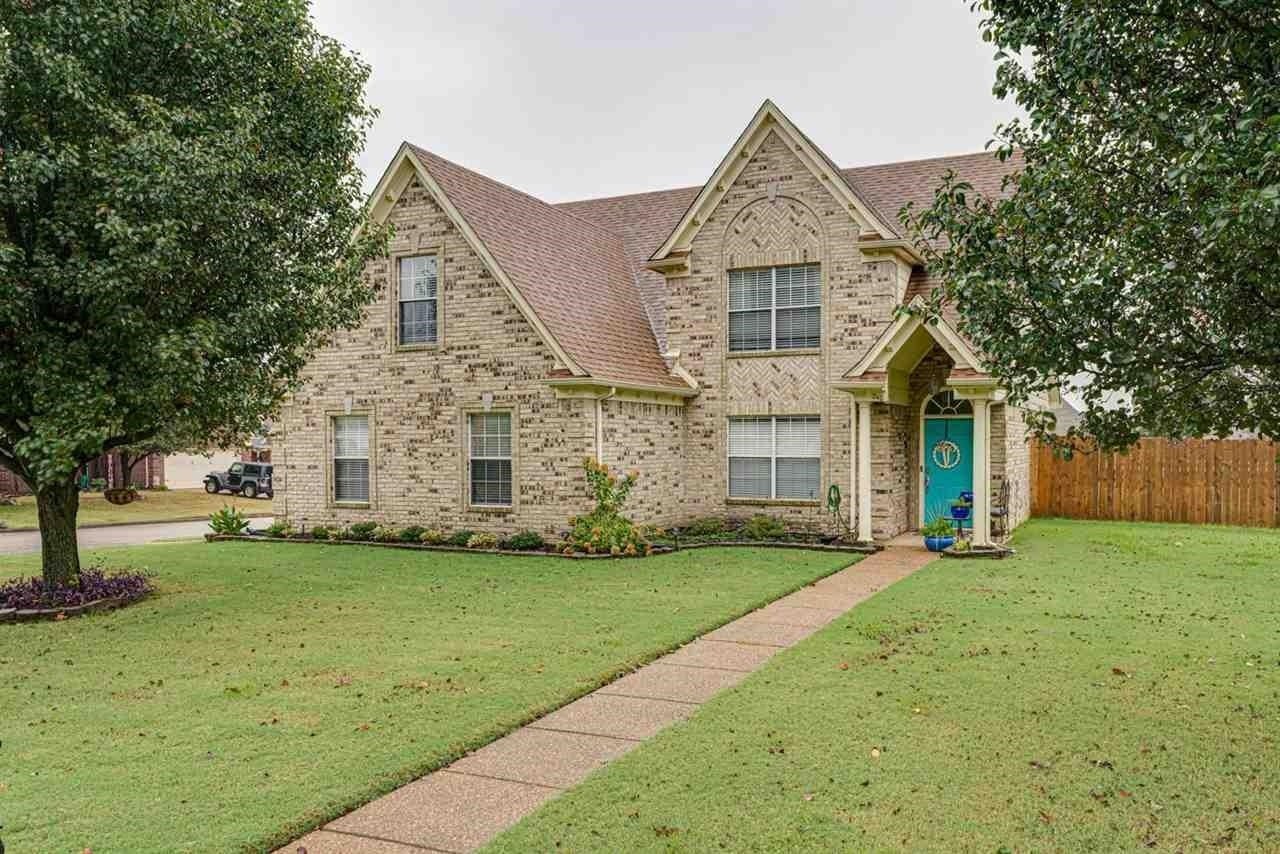 240 MAGNOLIA GARDEN Ln – photo 1 of 11