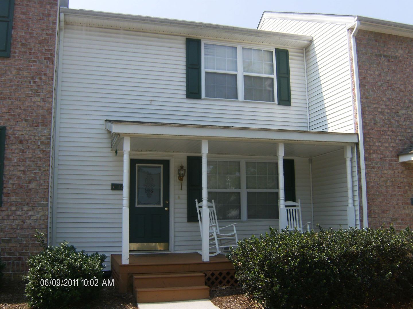 2 Bedroom 1.5 Bath Townhouse – photo 1