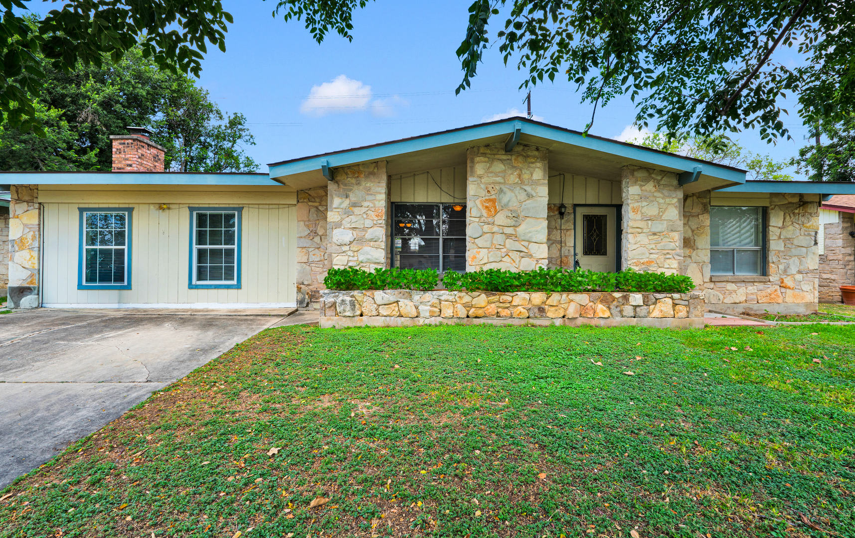 Charming 4-Bedroom Home in Northeast San Antonio! – photo 1