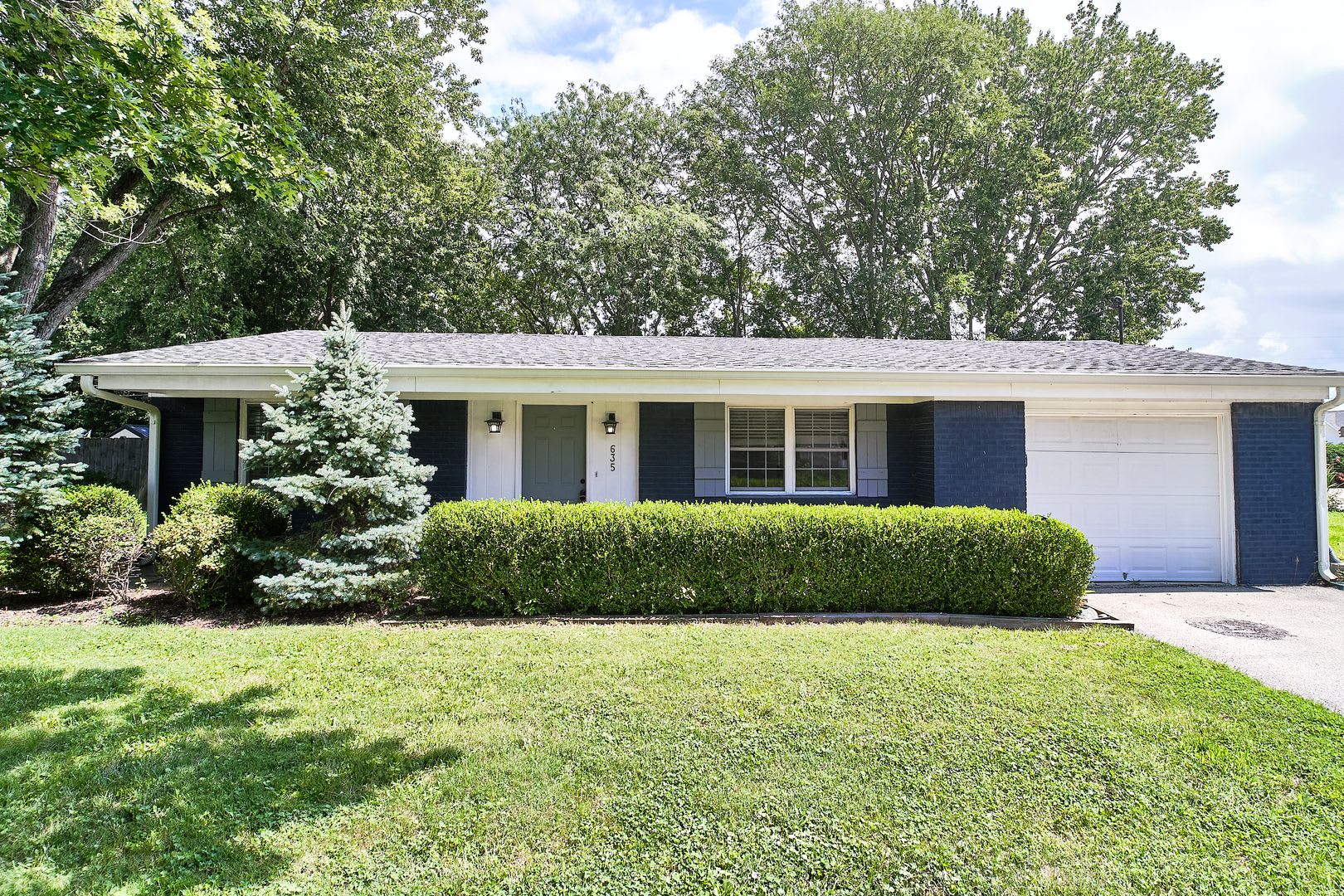 3BD/2BA home in Zionsville! – photo 1 of 34