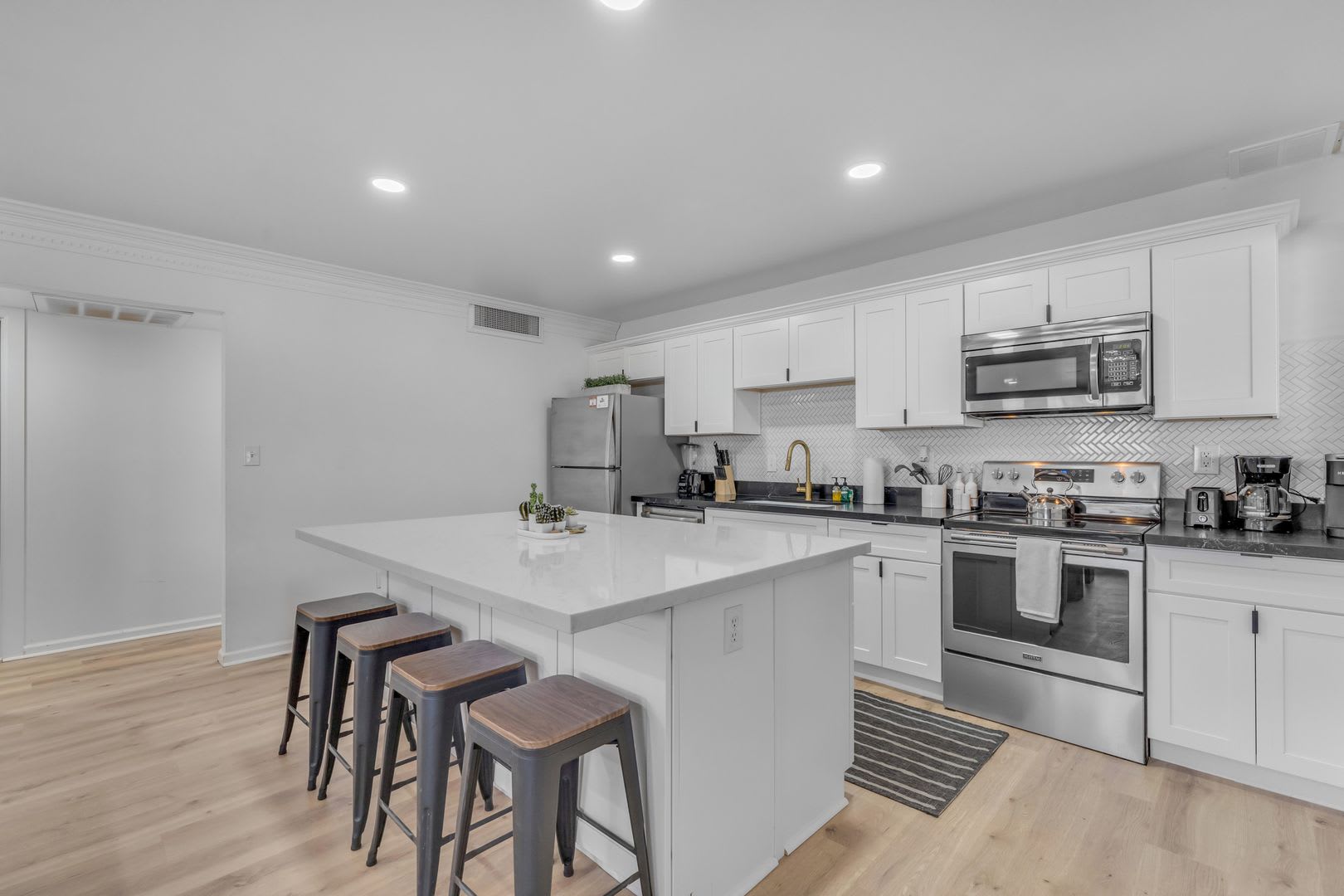 Modern 4Br Scottsdale Home W Guest Suite Ev Charger Huge Backyard Splash Pad – photo 1