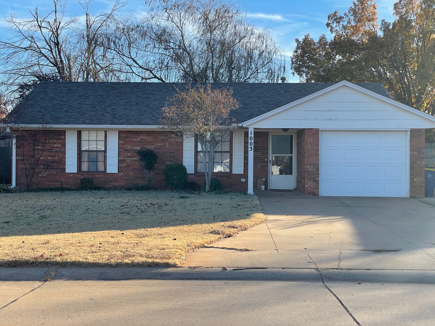 Beautiful 3-Bedroom / 2-Bathroom Home Near Stillwater Junior High and Skyline Elementary! – photo 1 of 10