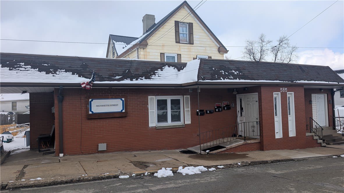 585 Fayette – photo 1 of 8