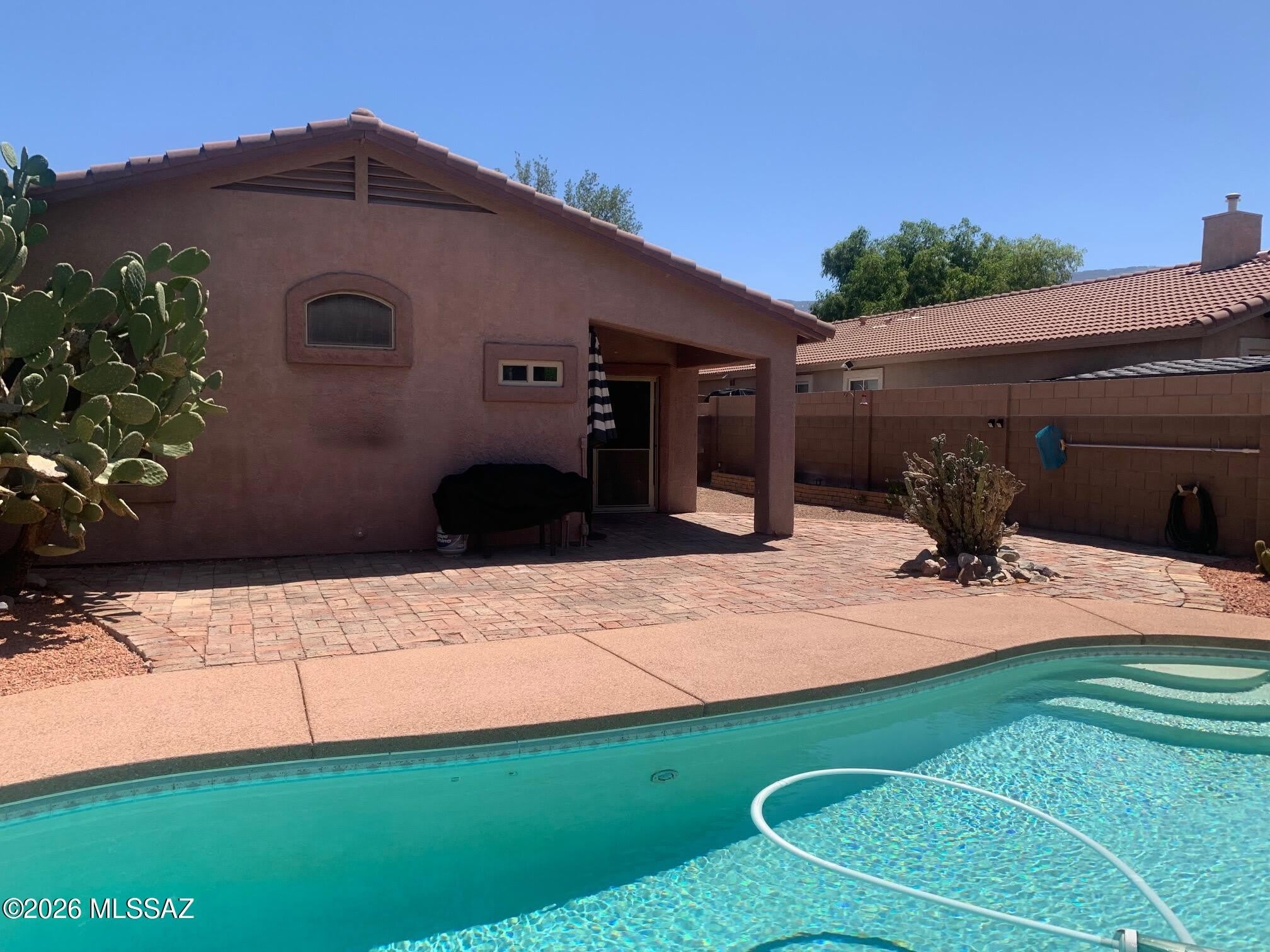 2514 E Petroglyph Lane – photo 1 of 23