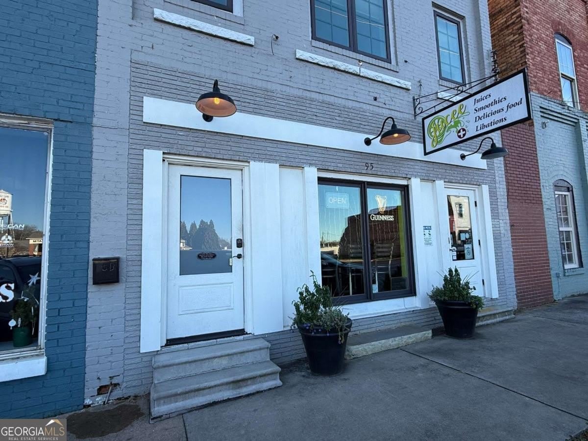 95 W Franklin Street – photo 1 of 9