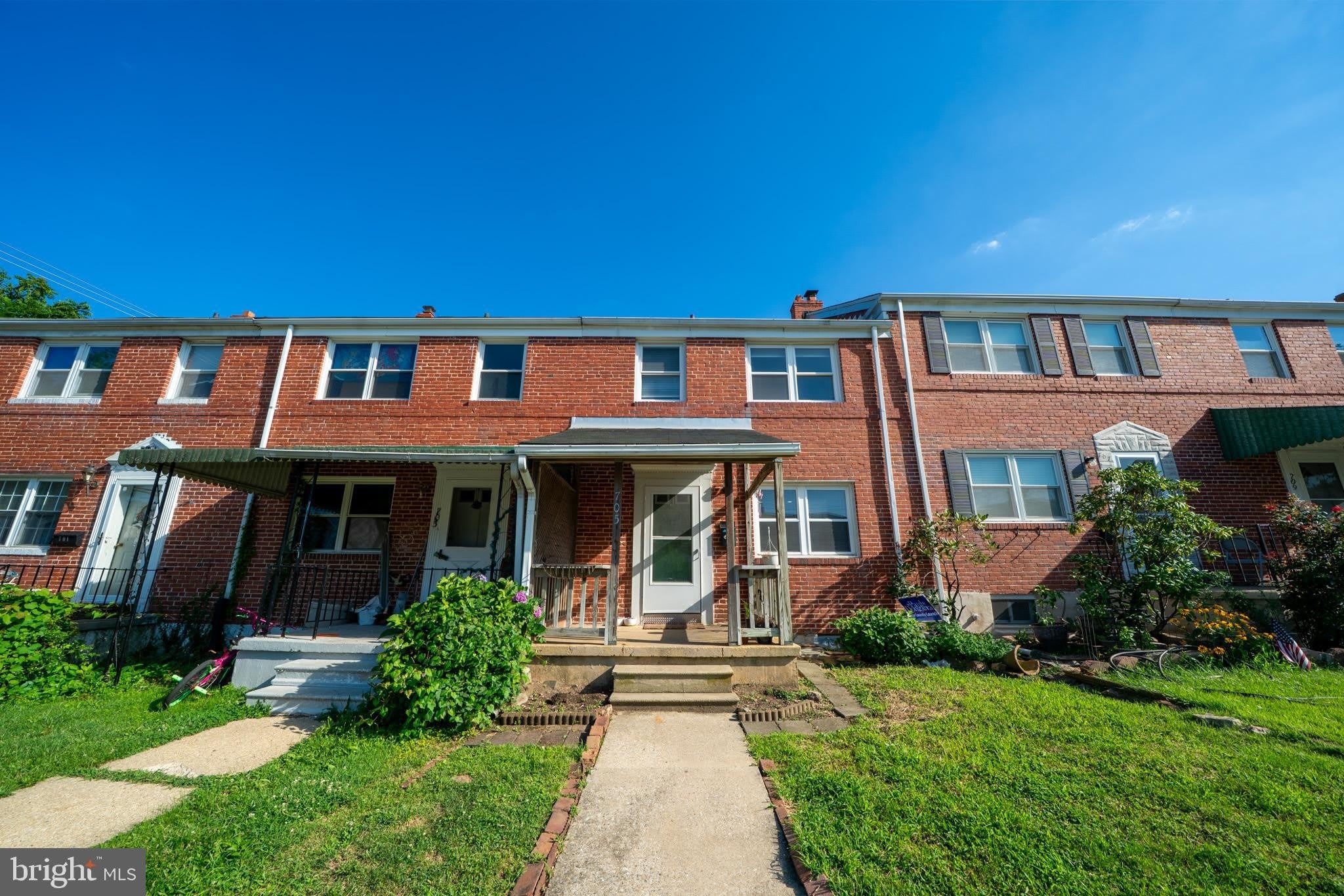 705 EASTSHIRE Drive – photo 1 of 32