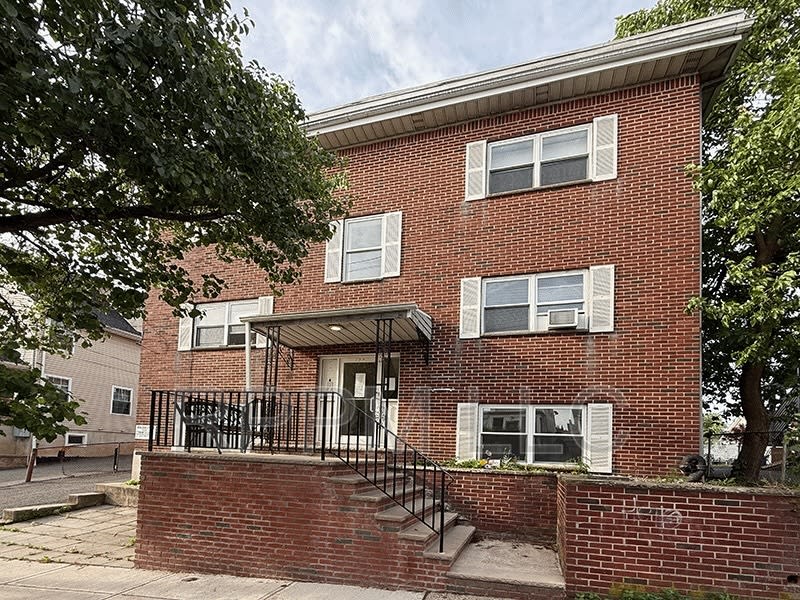 109 William St #4 – photo 1