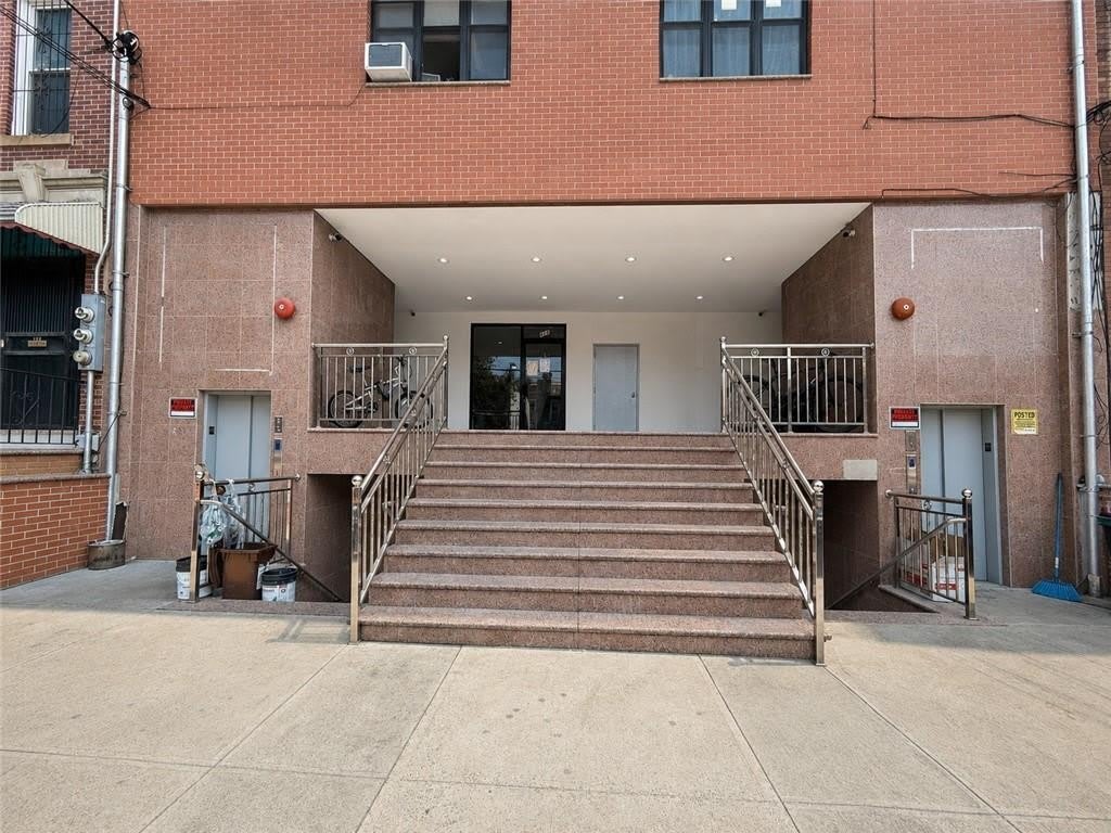 835 55Th Street – photo 1
