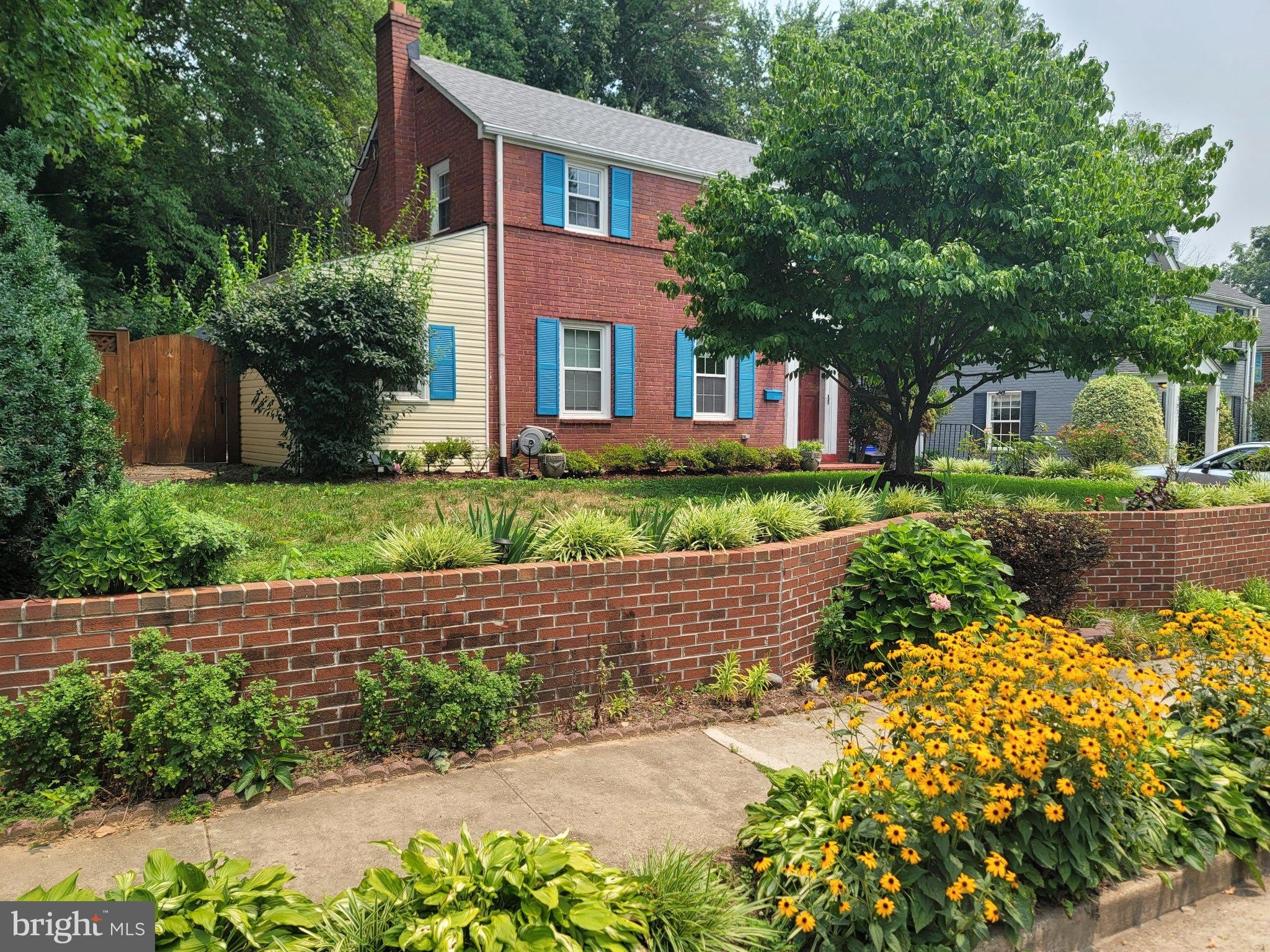 1419 N LONGFELLOW Street – photo 1 of 51