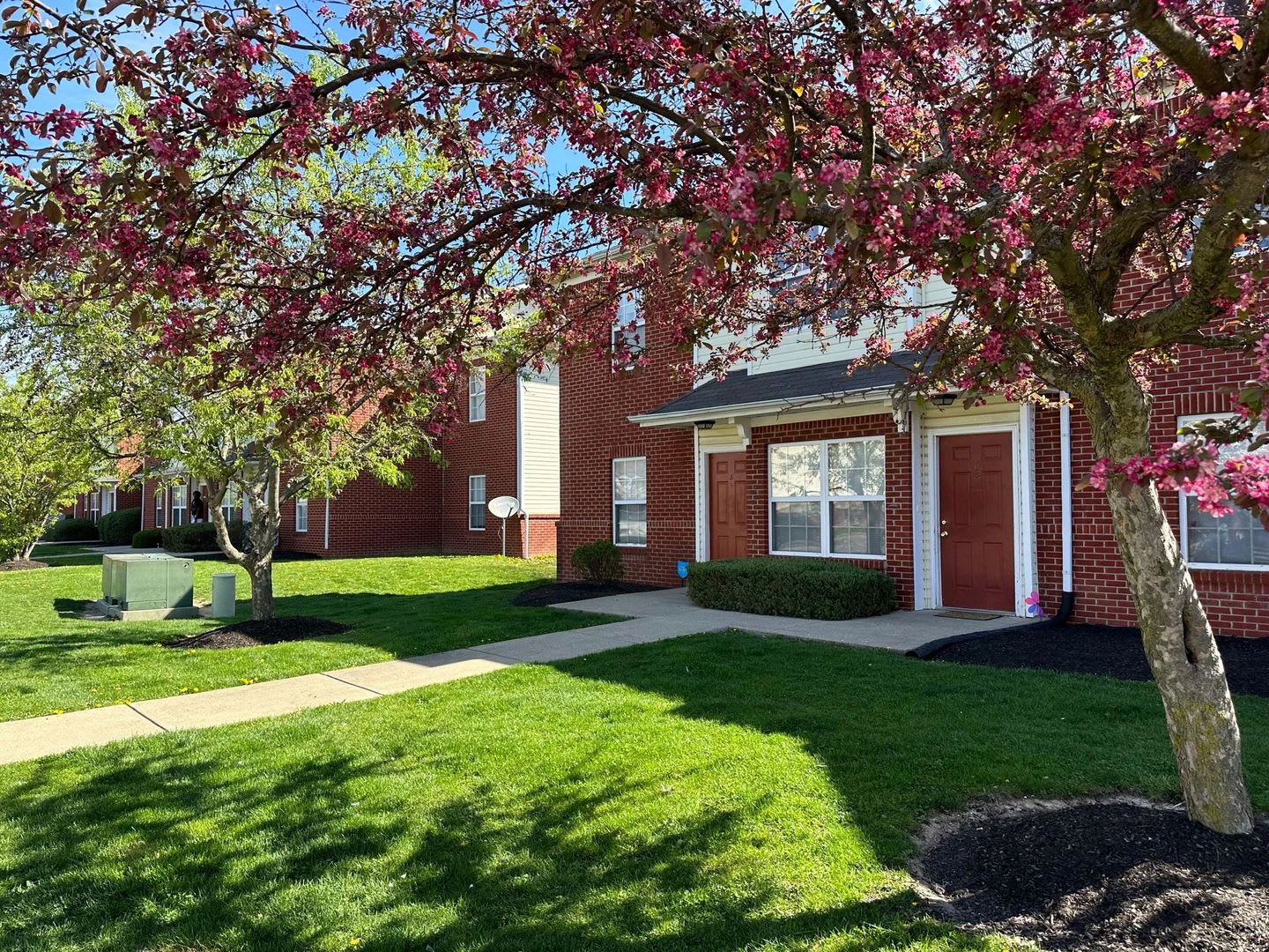 Minutes to Downtown********** Rent $1525/month*********Peaceful Living – photo 1