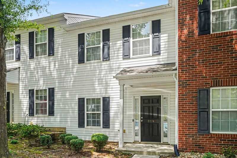 2224 Winthrop Chase Dr – photo 1