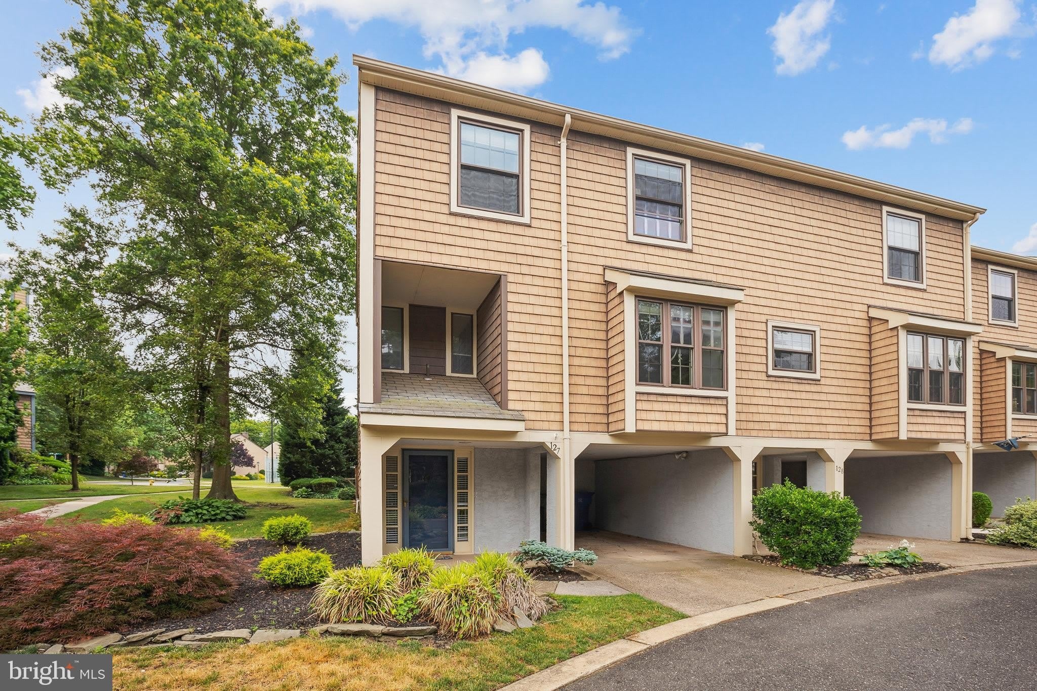 127 KINGS CROFT – photo 1 of 15