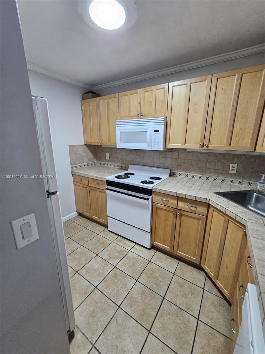 10002 Winding Lake Road – photo 1