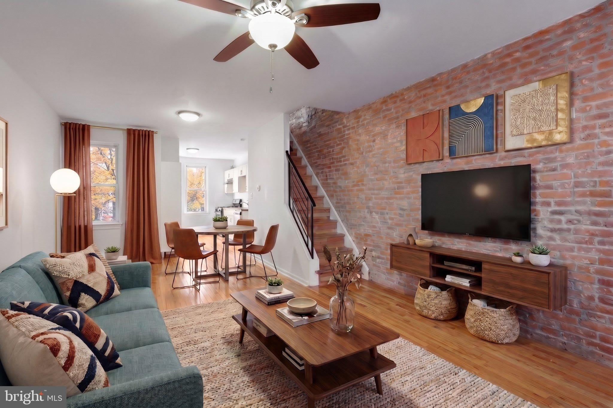 1517 S LECOUNT Street – photo 1