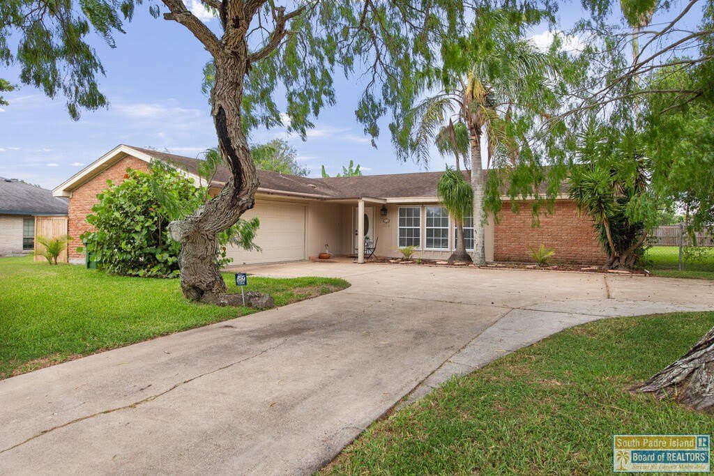 421 Mesquite Dr. – photo 1 of 21