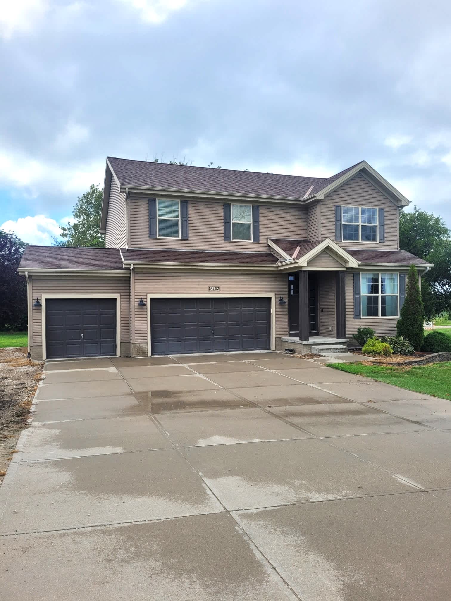 16402 Iske Drive – photo 1 of 389