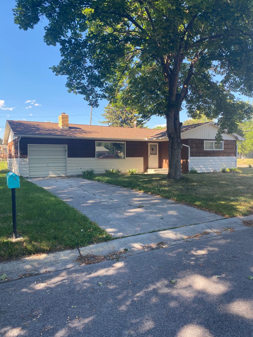 South Missoula 3 bedroom with fenced yard and garage – photo 1