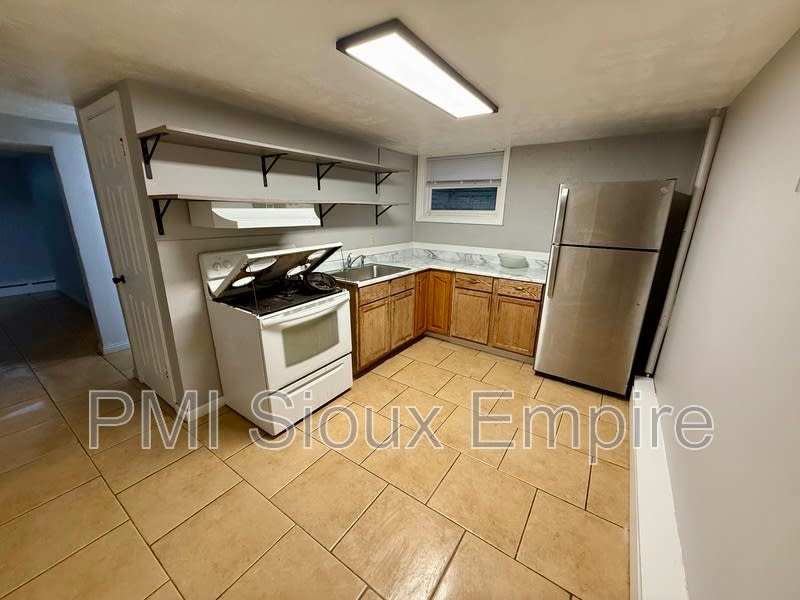 2600 S Duluth Ave – photo 1