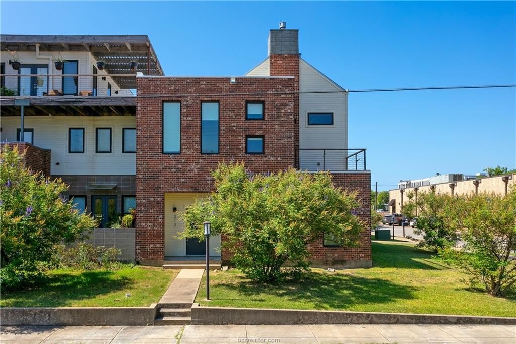 217 N Houston Avenue – photo 1