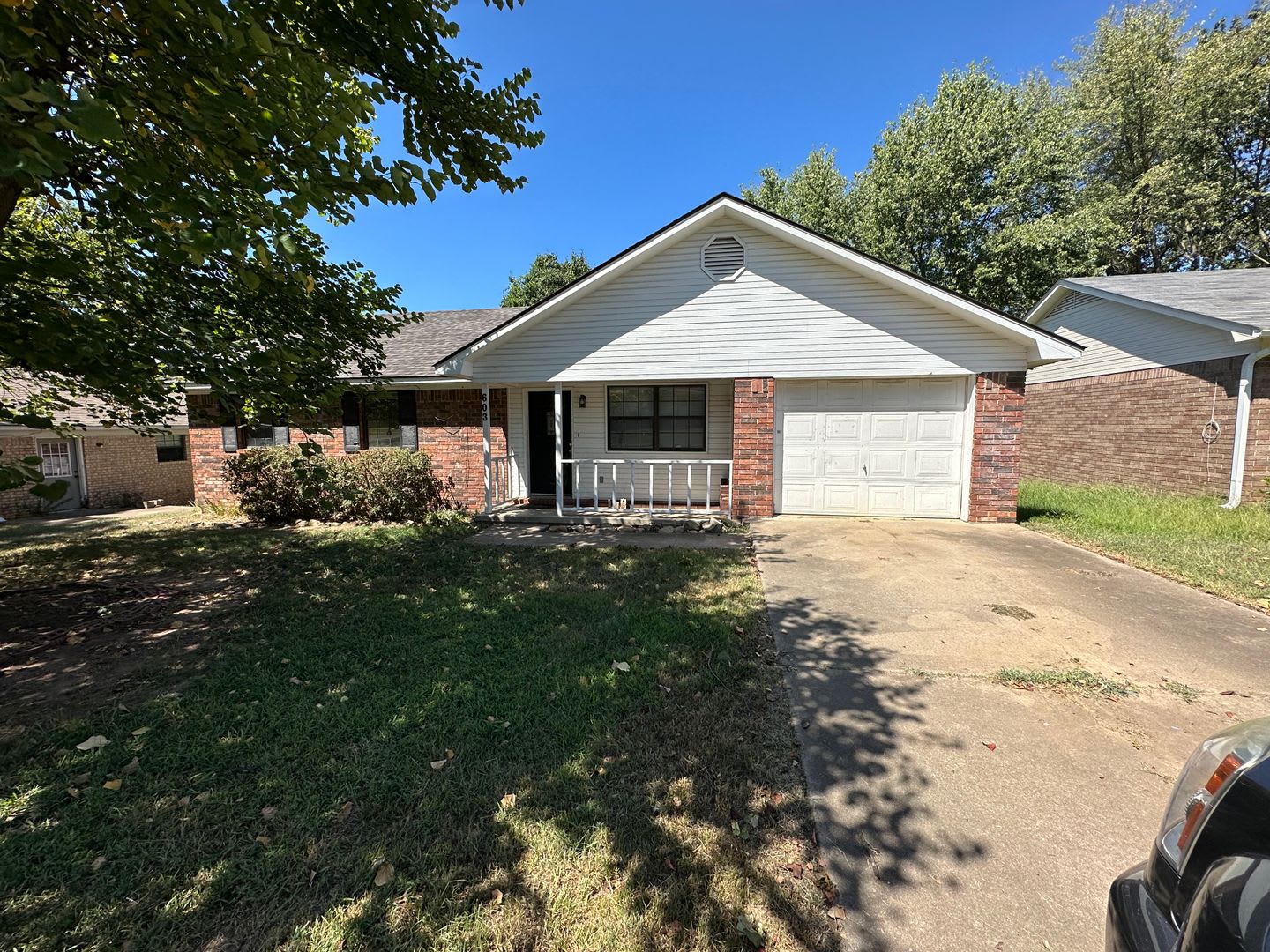 Come take a look at this 3-bedroom 1.5-bathroom home! – photo 1 of 9