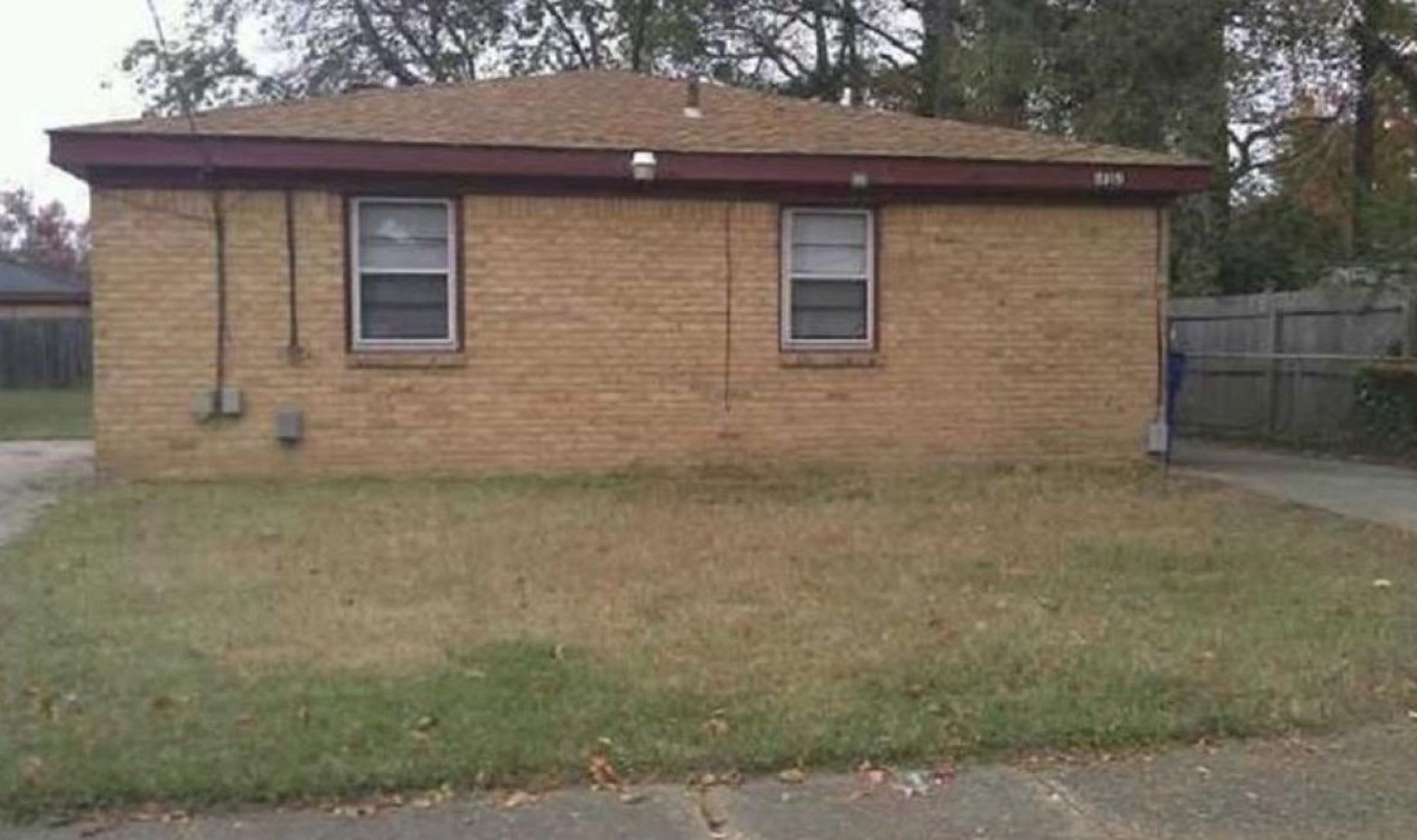 Brick Duplex in Willoughby Park – photo 1