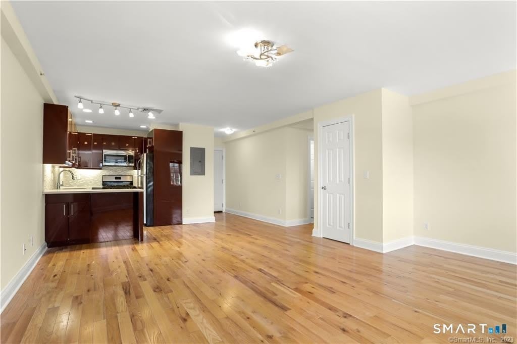 550 Connecticut Avenue – photo 1