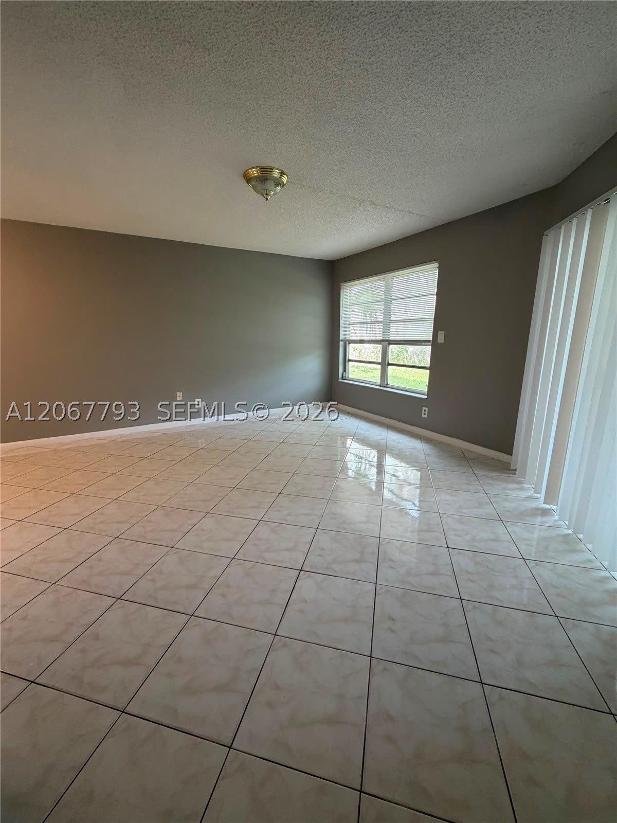 3100 Riverside Dr – photo 1